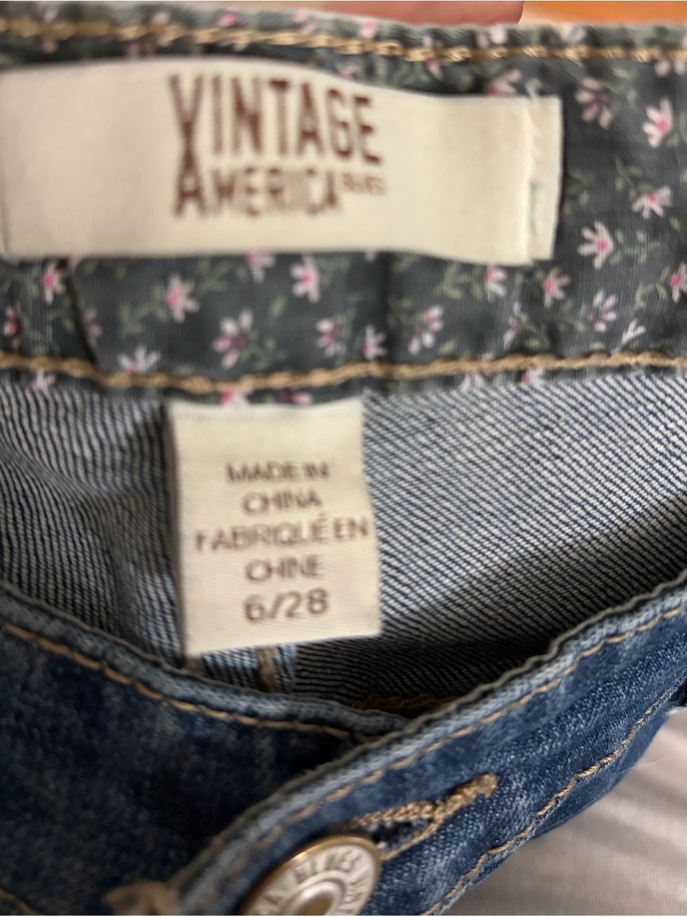 Vintage America Distressed Blue Boyfriend Jeans like new. - Picture 3 of 4